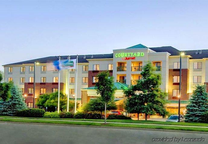Готель Courtyard By Marriott Madison East Екстер'єр фото