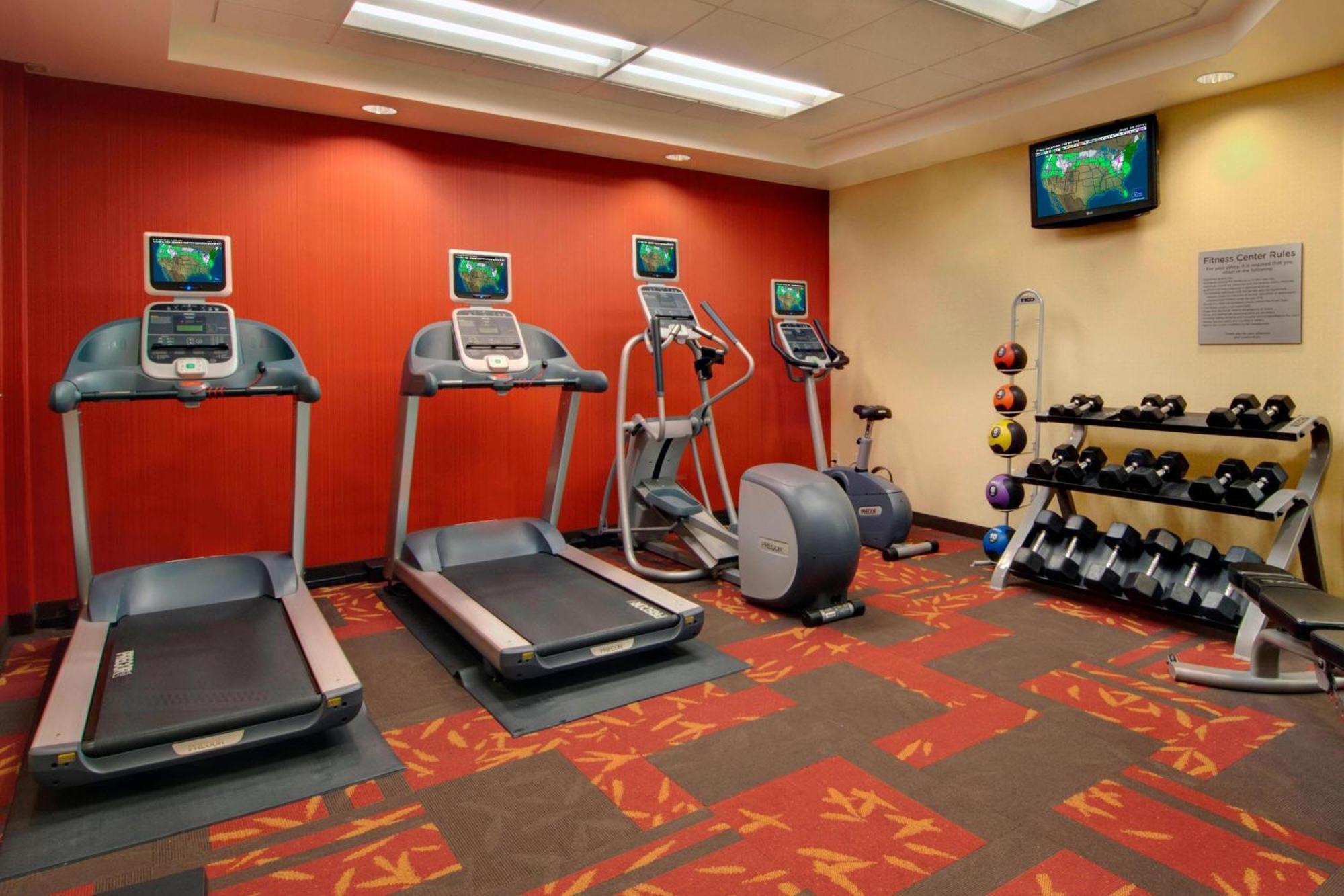Готель Courtyard By Marriott Madison East Екстер'єр фото