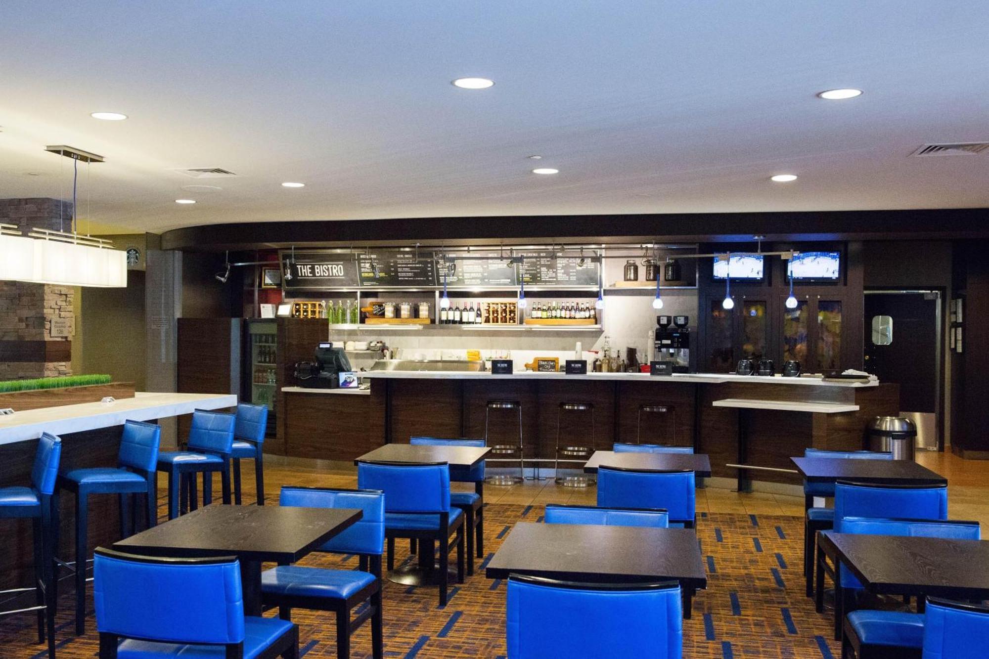 Готель Courtyard By Marriott Madison East Екстер'єр фото