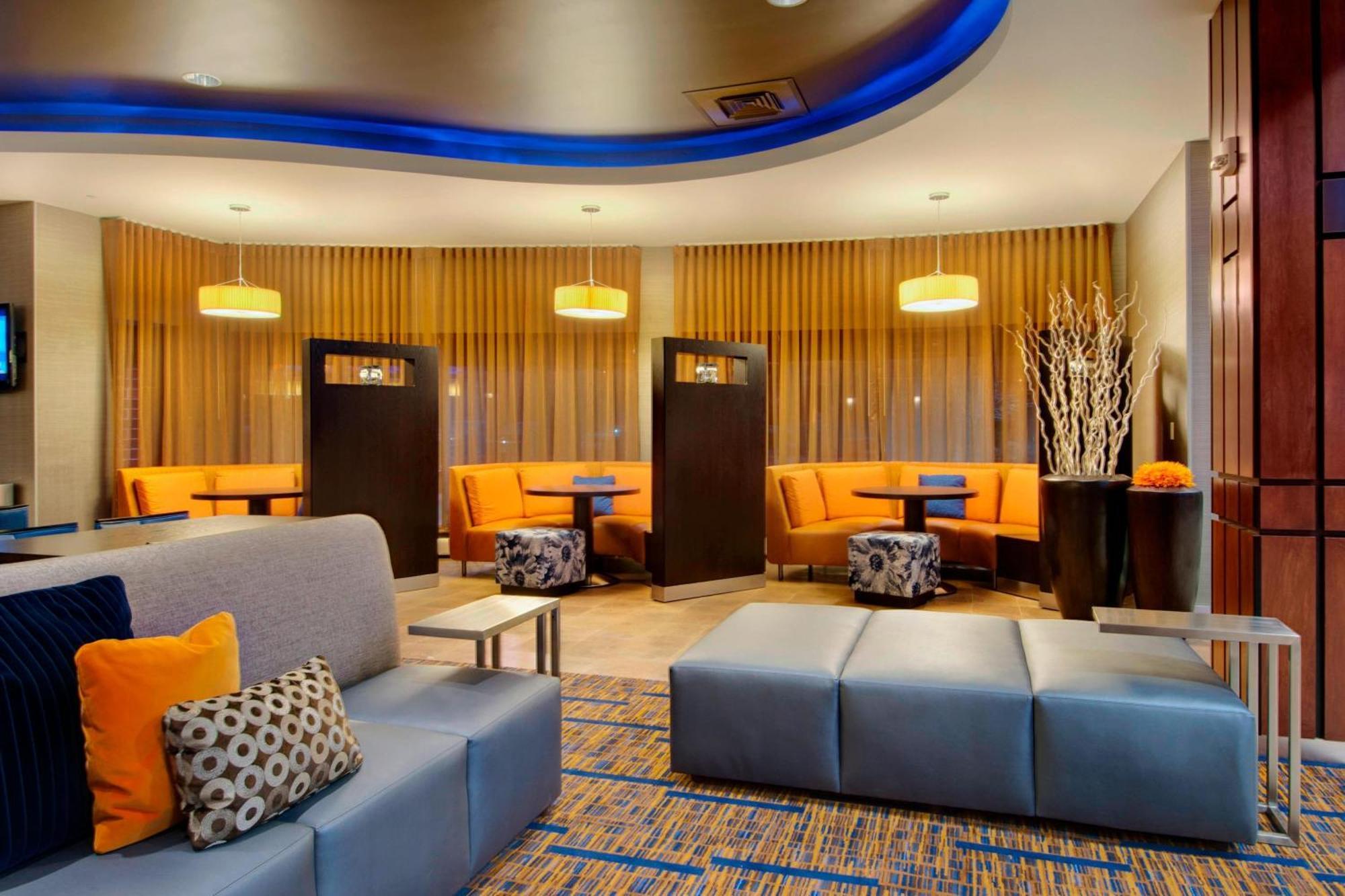 Готель Courtyard By Marriott Madison East Екстер'єр фото